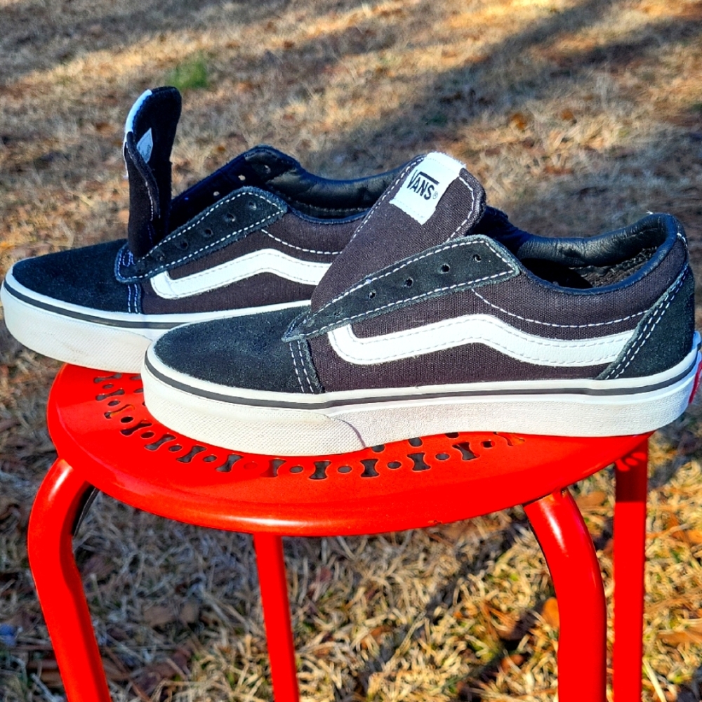 Vans Black/White Sneakers w/ Classic Low Top Design, Waffle Sole, Kids size 1
